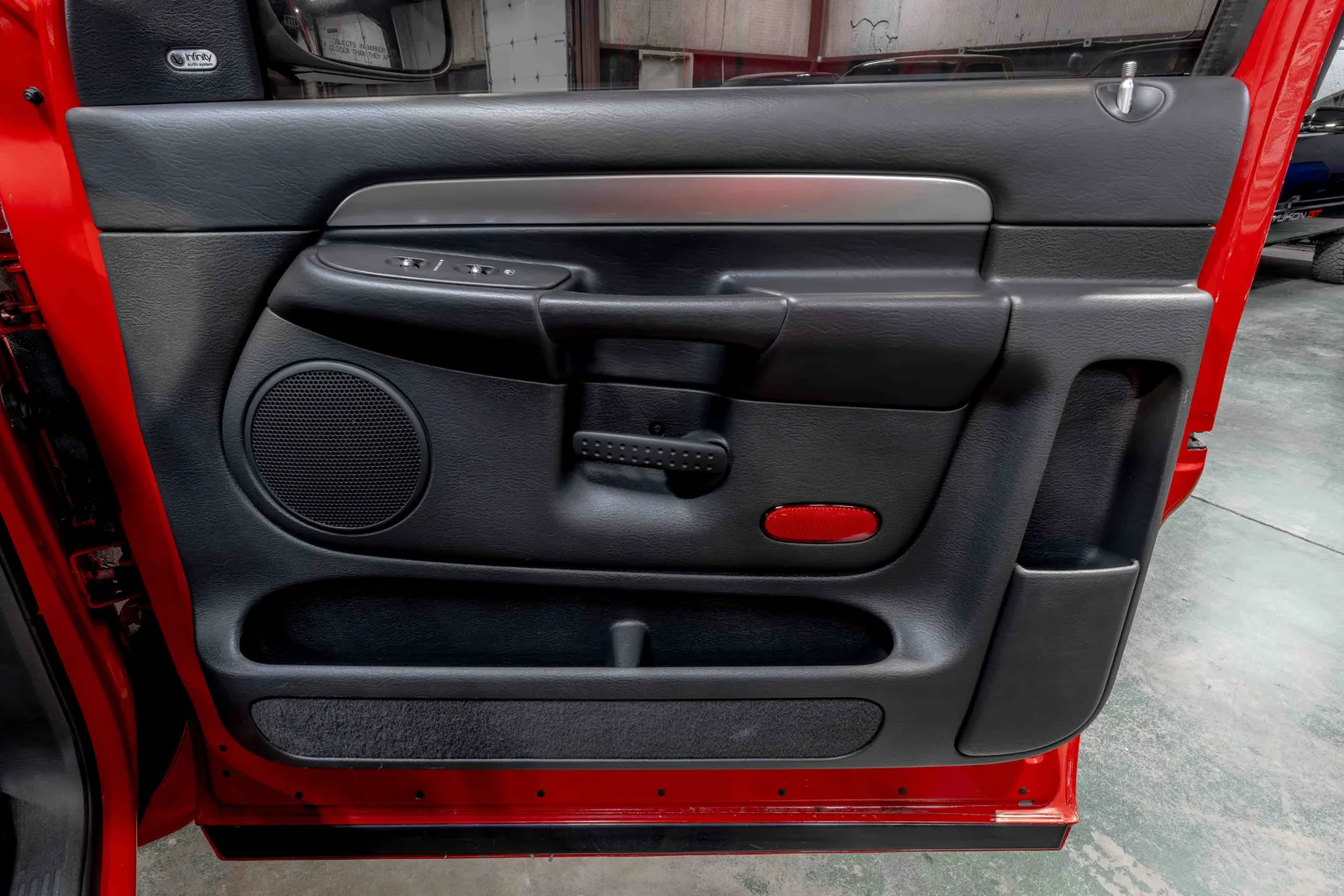 2005-Dodge-SRT-10-Red-3D7HA16H35G733753-47.jpg
