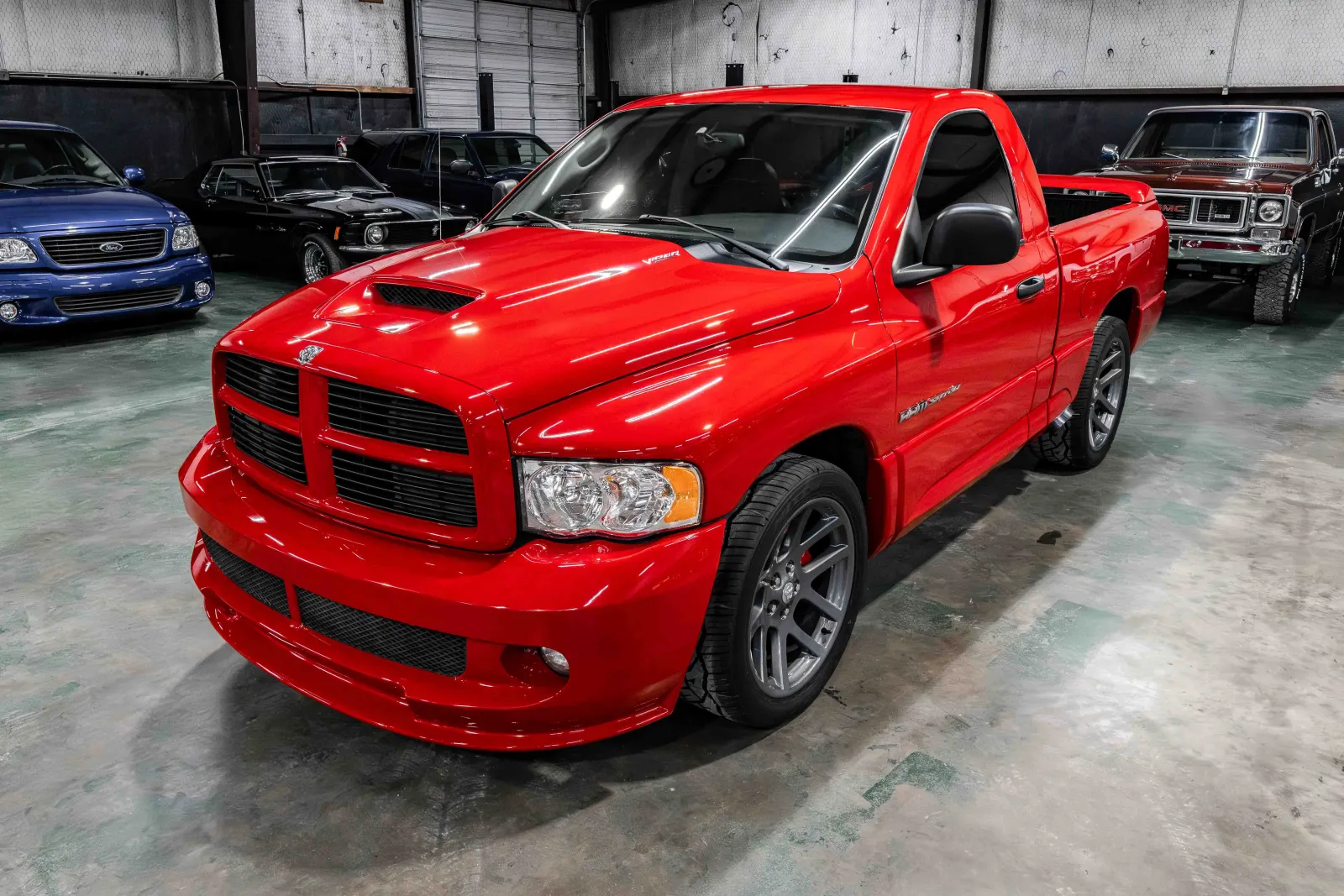 2005-Dodge-SRT-10-Red-3D7HA16H35G733753-33.webp