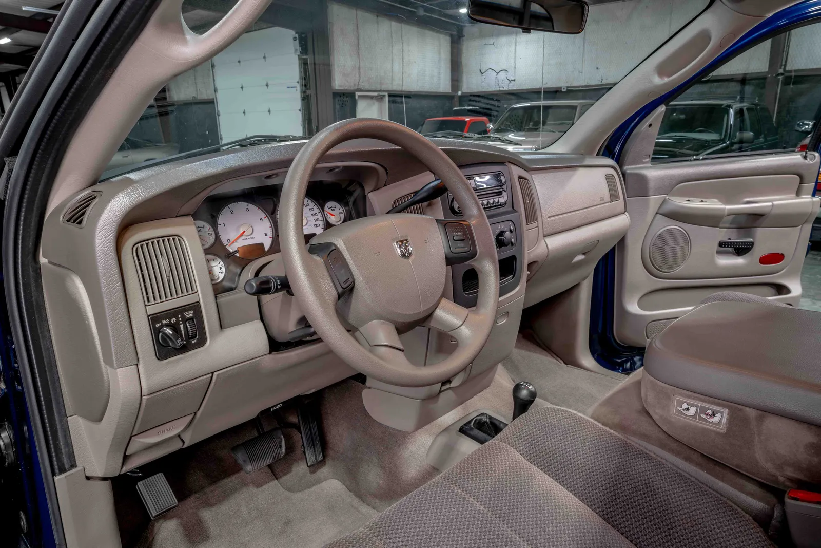 2004-Dodge-Ram2500-PatriotBluePearl-3D7KU28624G106149-46.jpg