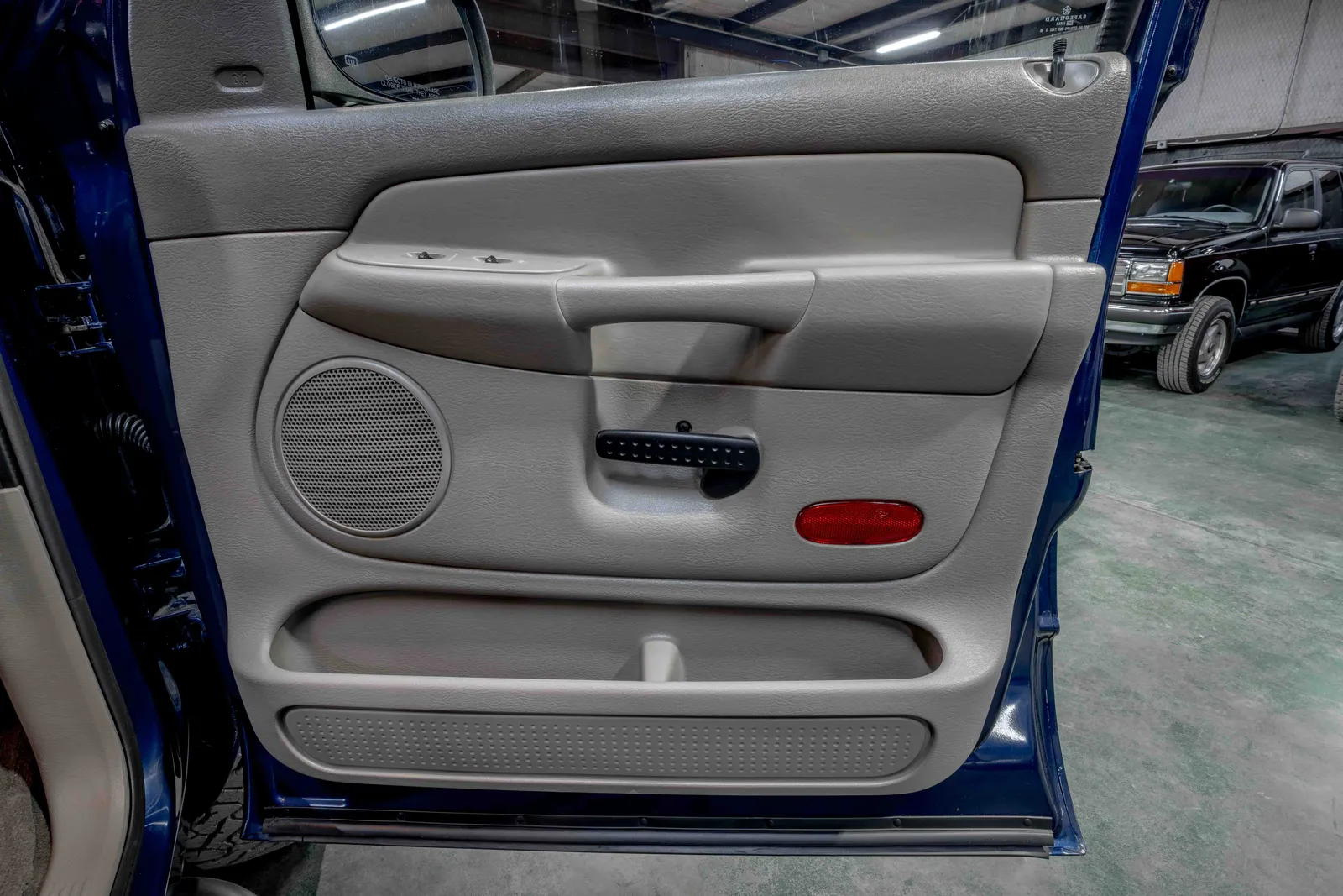 2004-Dodge-Ram2500-PatriotBluePearl-3D7KU28624G106149-47.jpg