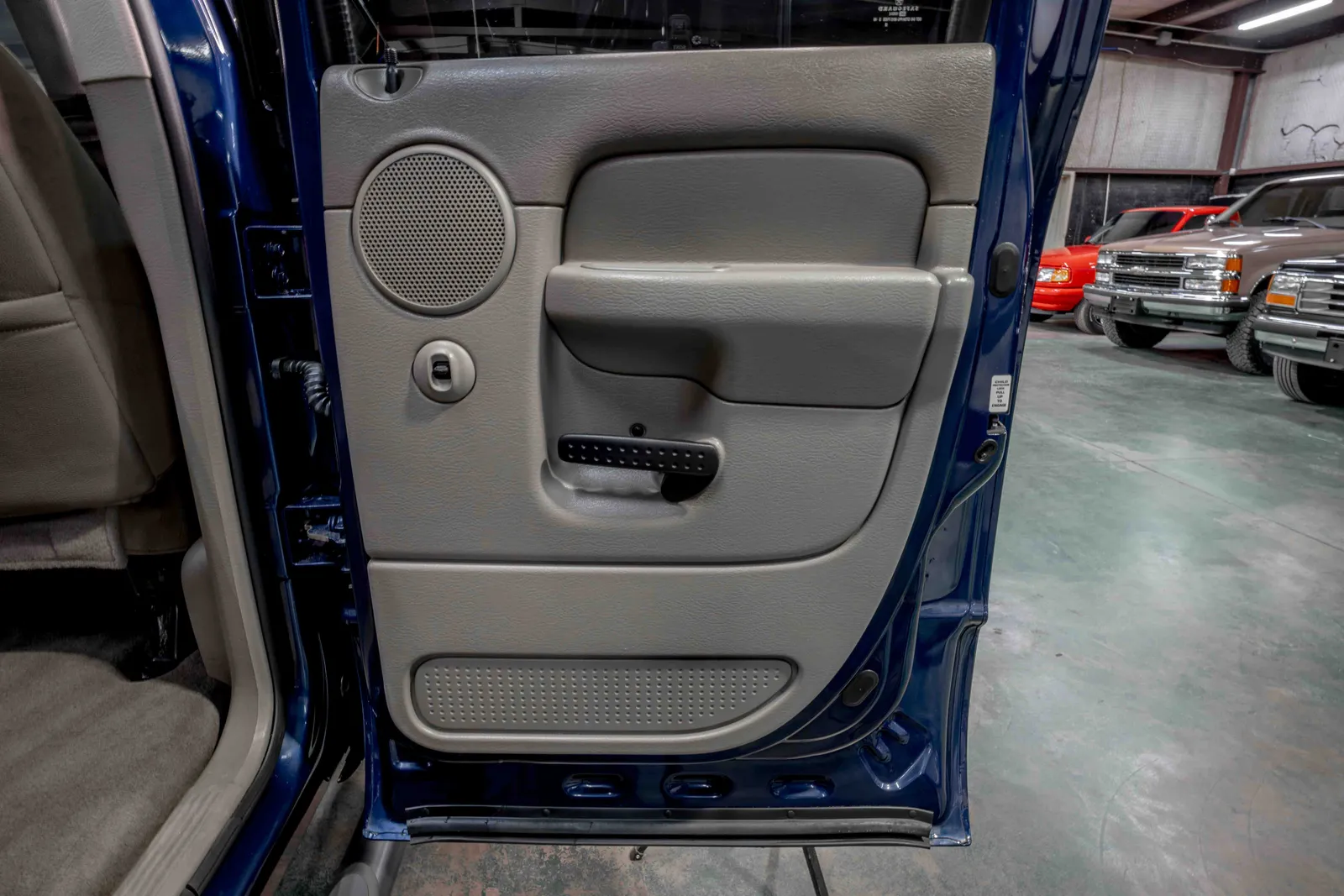 2004-Dodge-Ram2500-PatriotBluePearl-3D7KU28624G106149-52.jpg