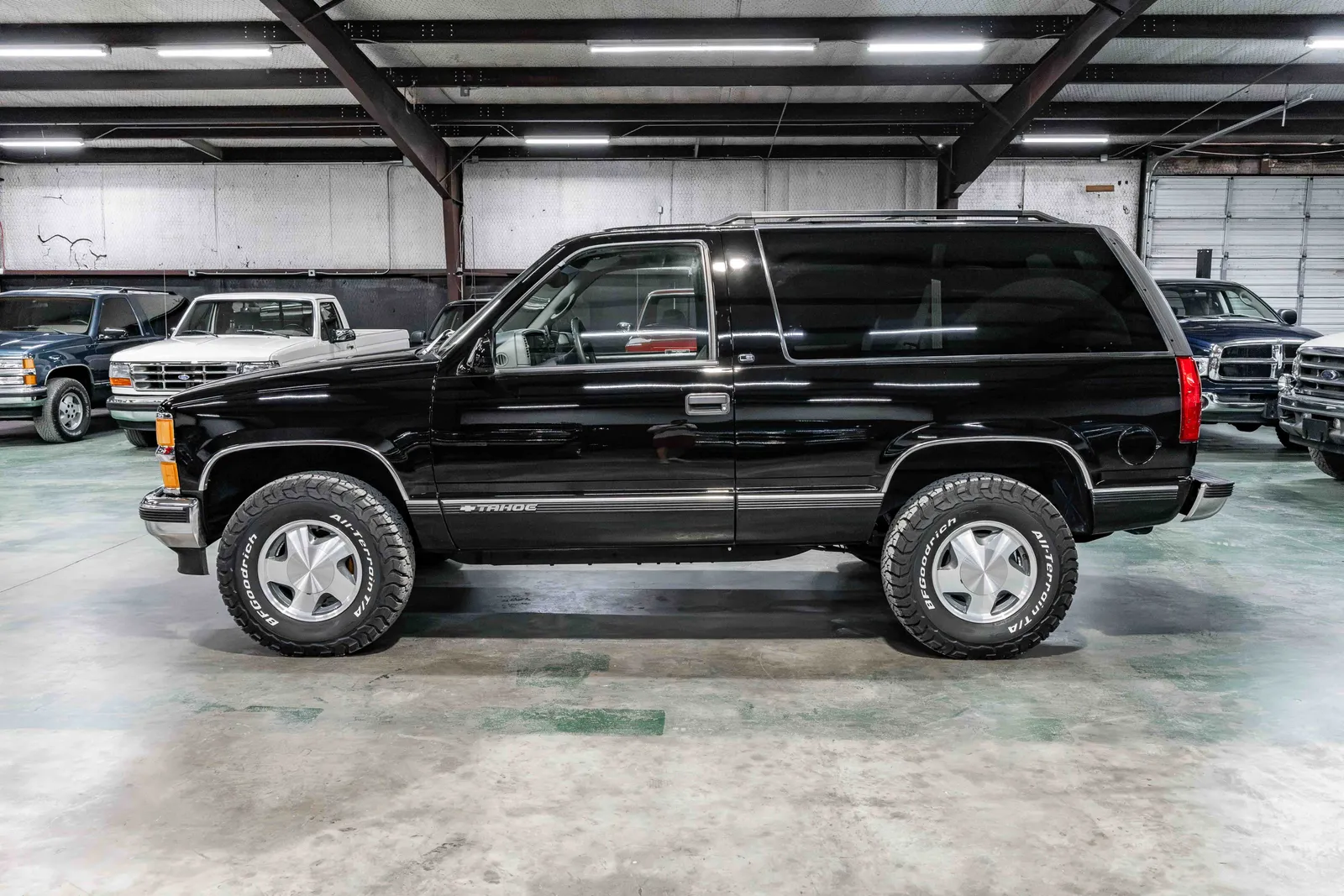 1998-Chevrolet-Tahoe-Black-126205-34.jpg