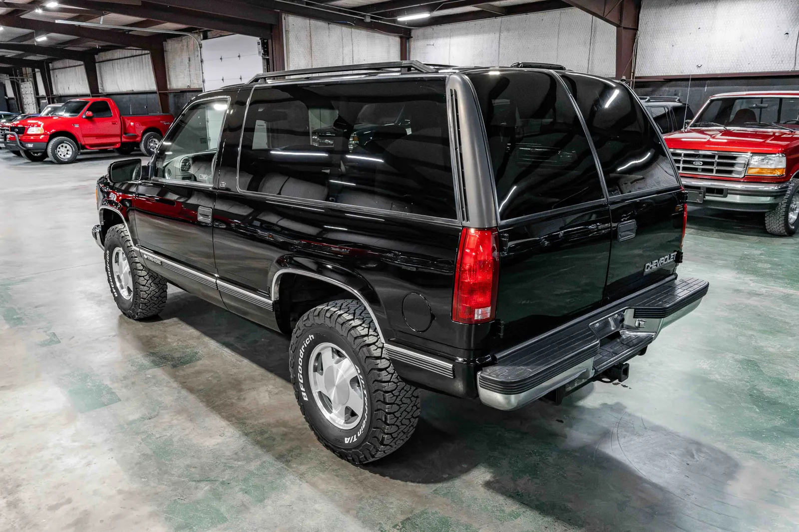 1998-Chevrolet-Tahoe-Black-126205-35.jpg