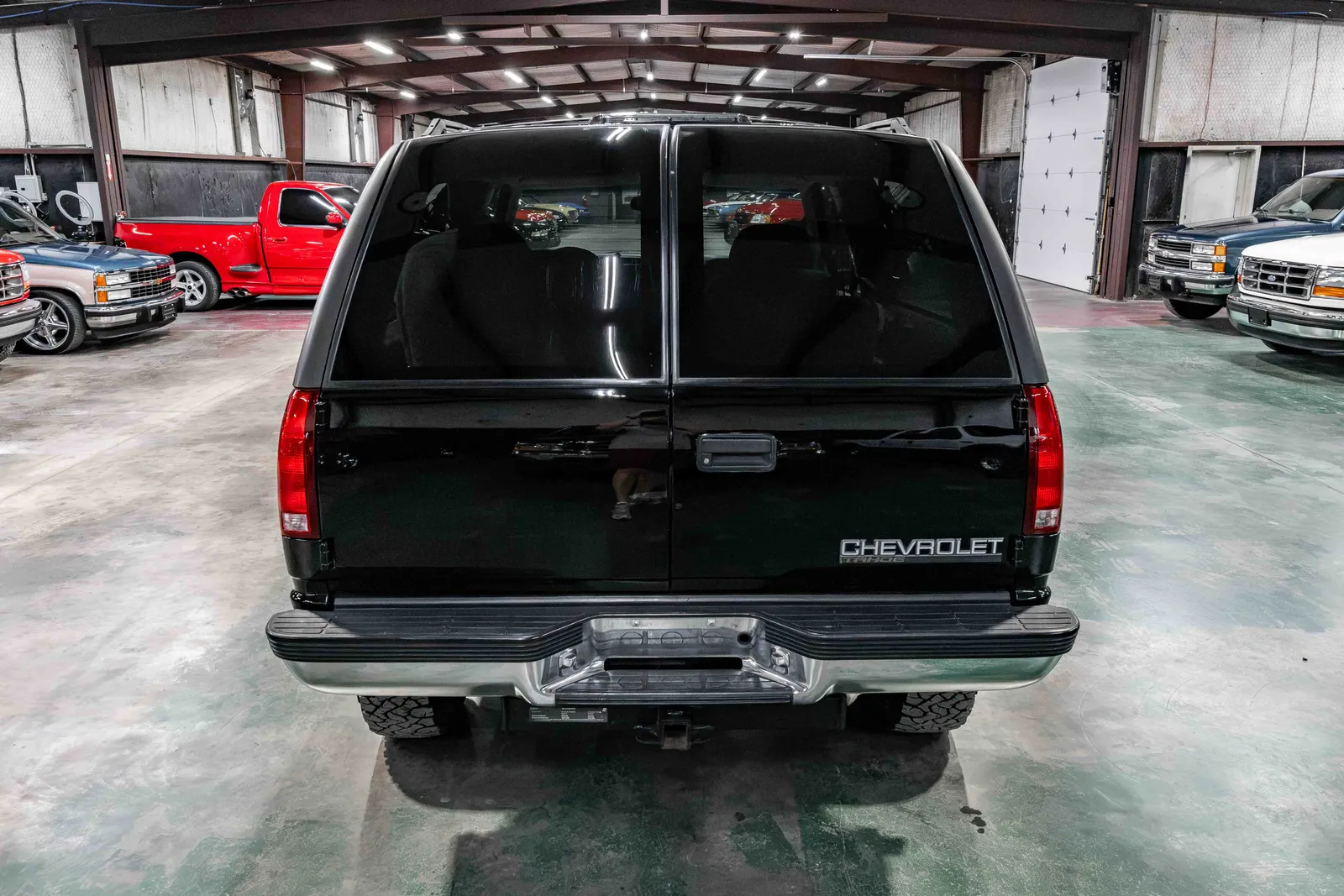 1998-Chevrolet-Tahoe-Black-126205-36.jpg