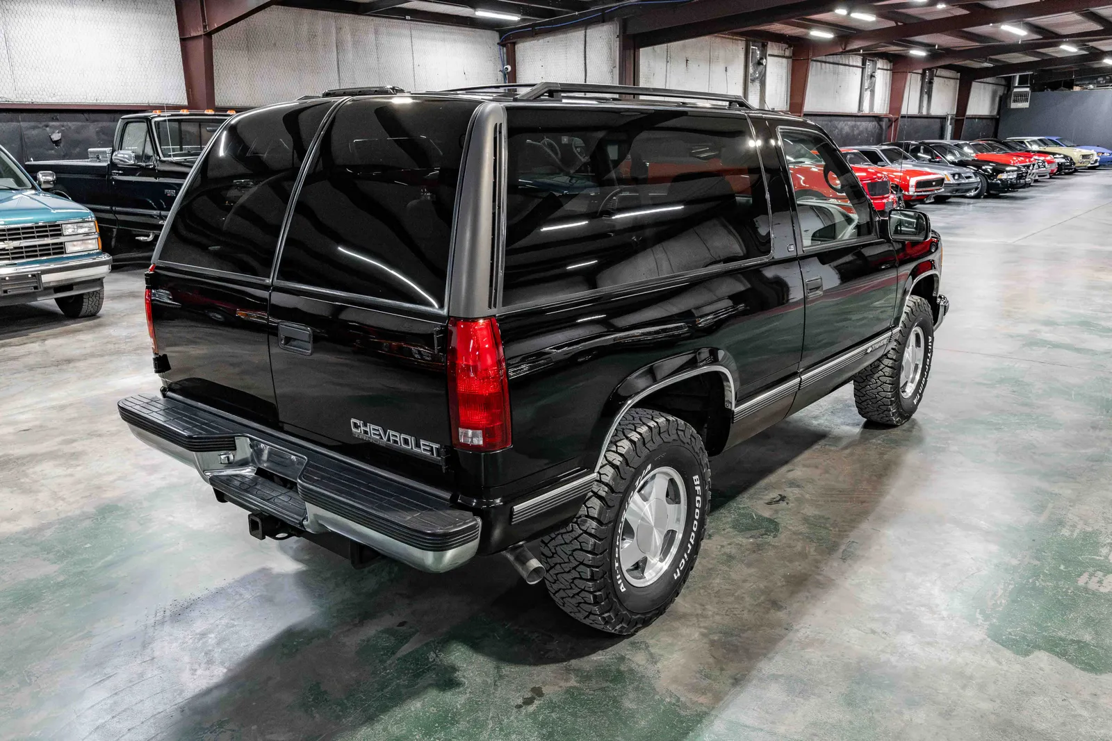 1998-Chevrolet-Tahoe-Black-126205-37.jpg