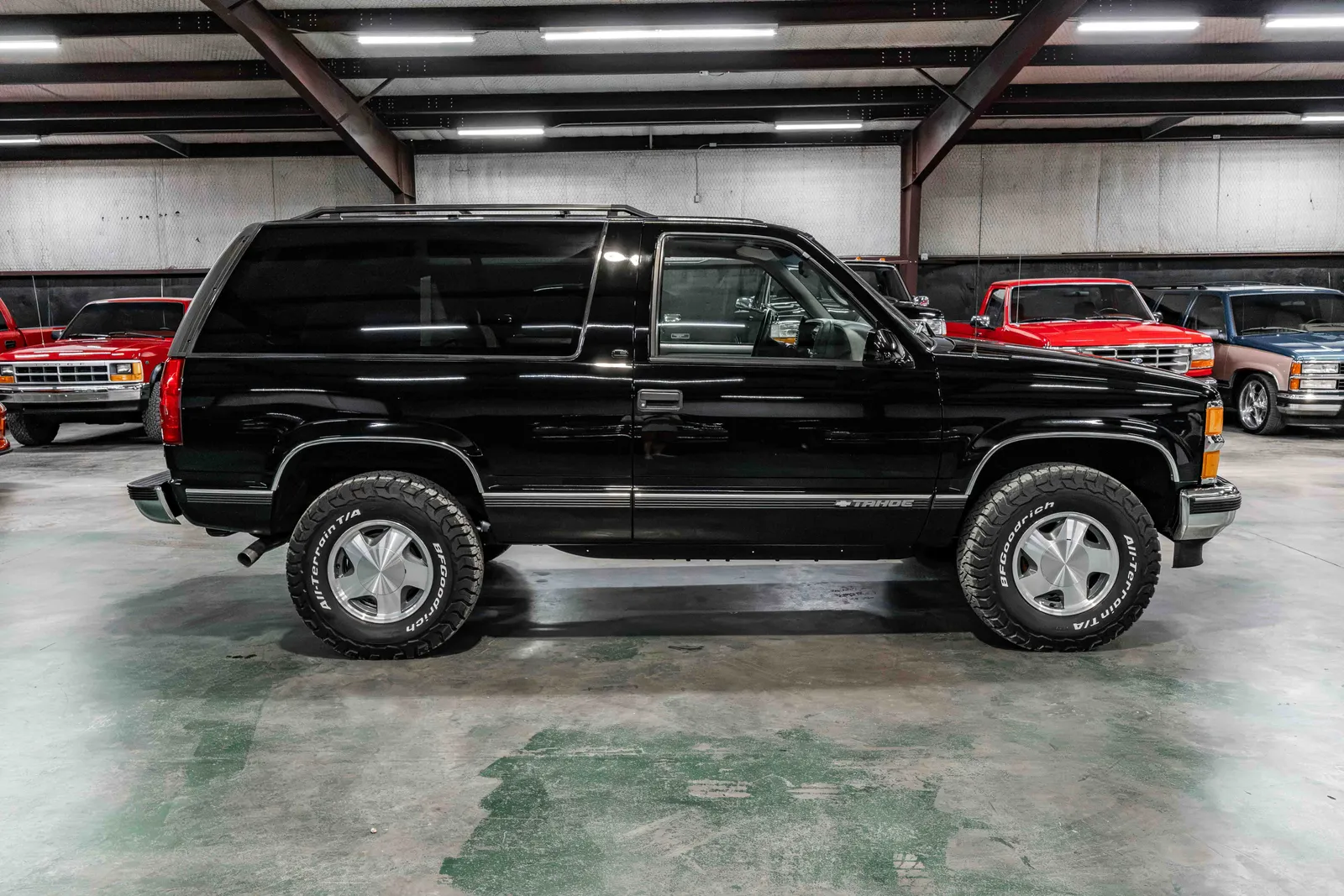 1998-Chevrolet-Tahoe-Black-126205-38.jpg