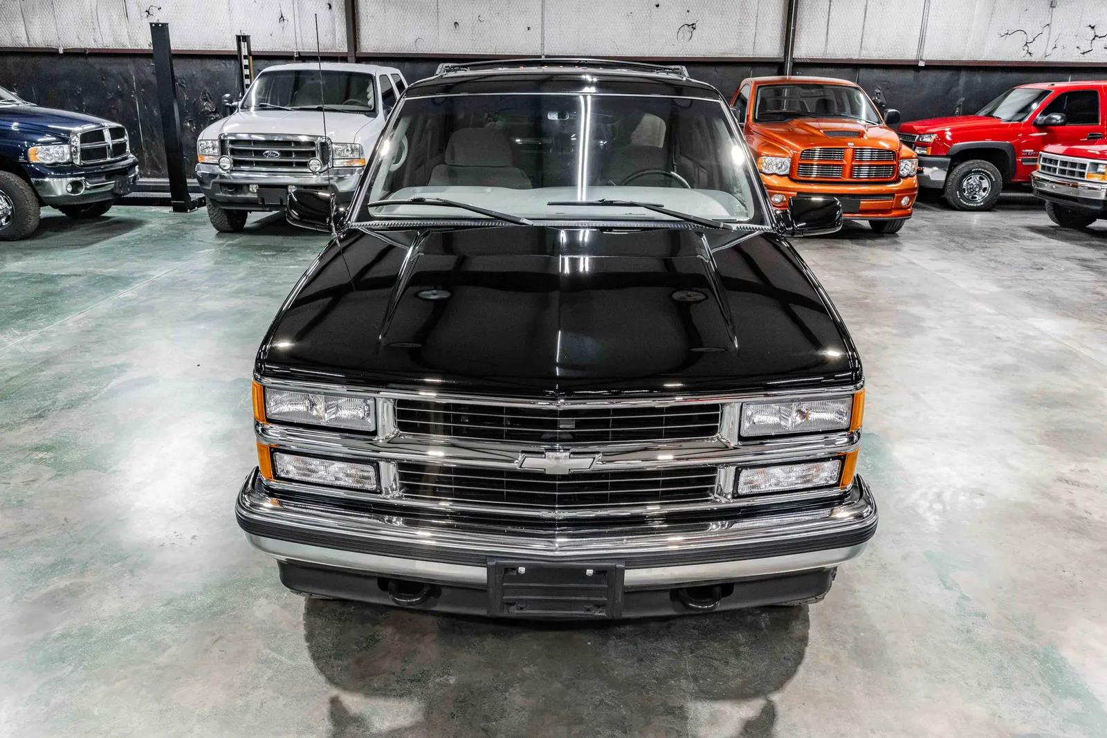 1998-Chevrolet-Tahoe-Black-126205-40.jpg