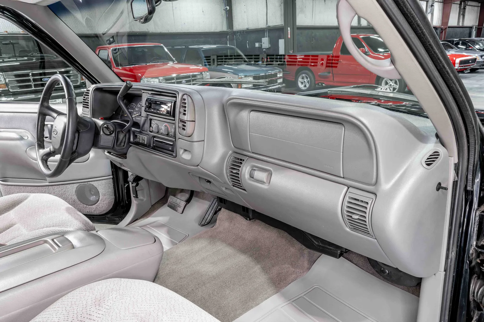 1998-Chevrolet-Tahoe-Black-126205-49.jpg