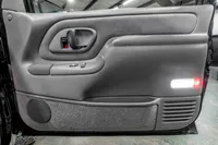 1998-Chevrolet-Tahoe-Black-126205-47.jpg