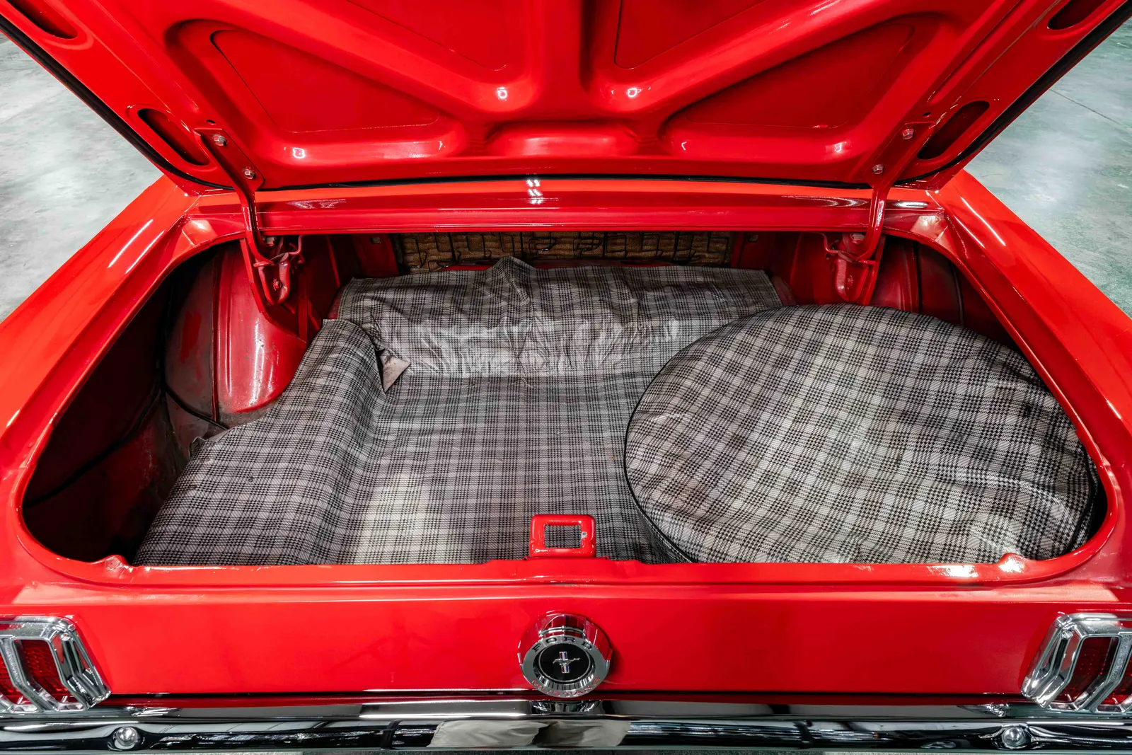 1965-Ford-Mustang-Red-5F07C764906-52.jpg