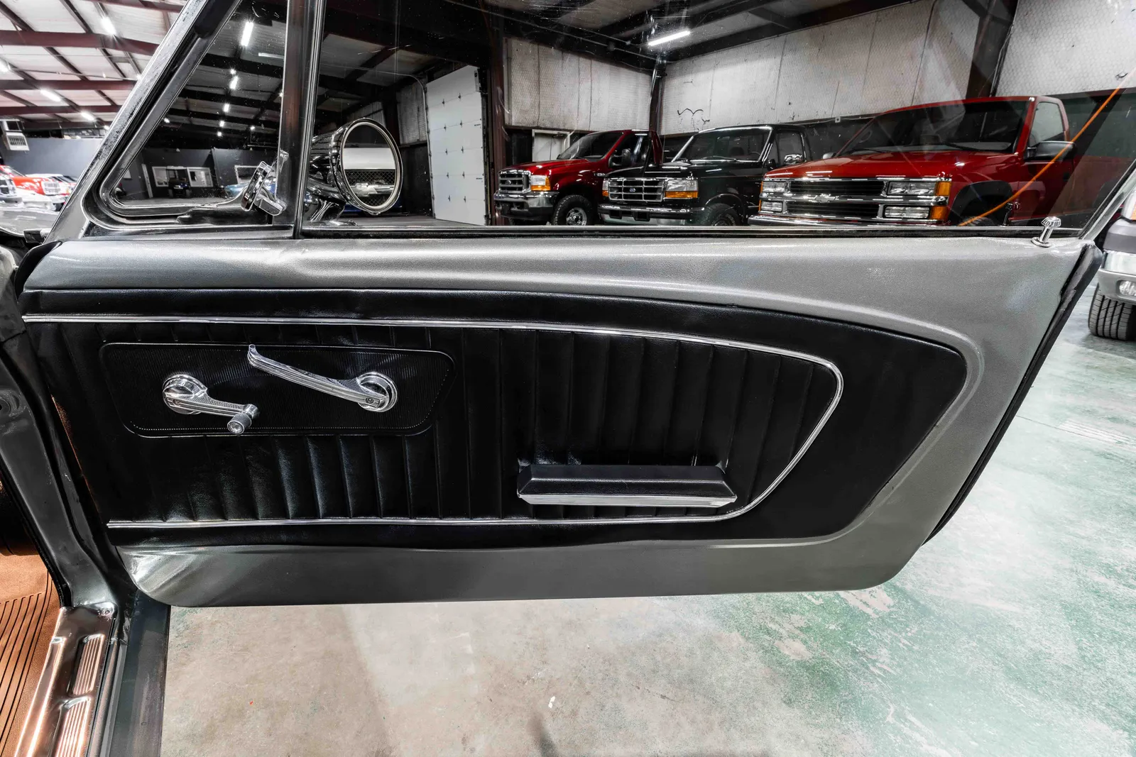 1966-Ford-Mustang-Grey-215928-47.jpg