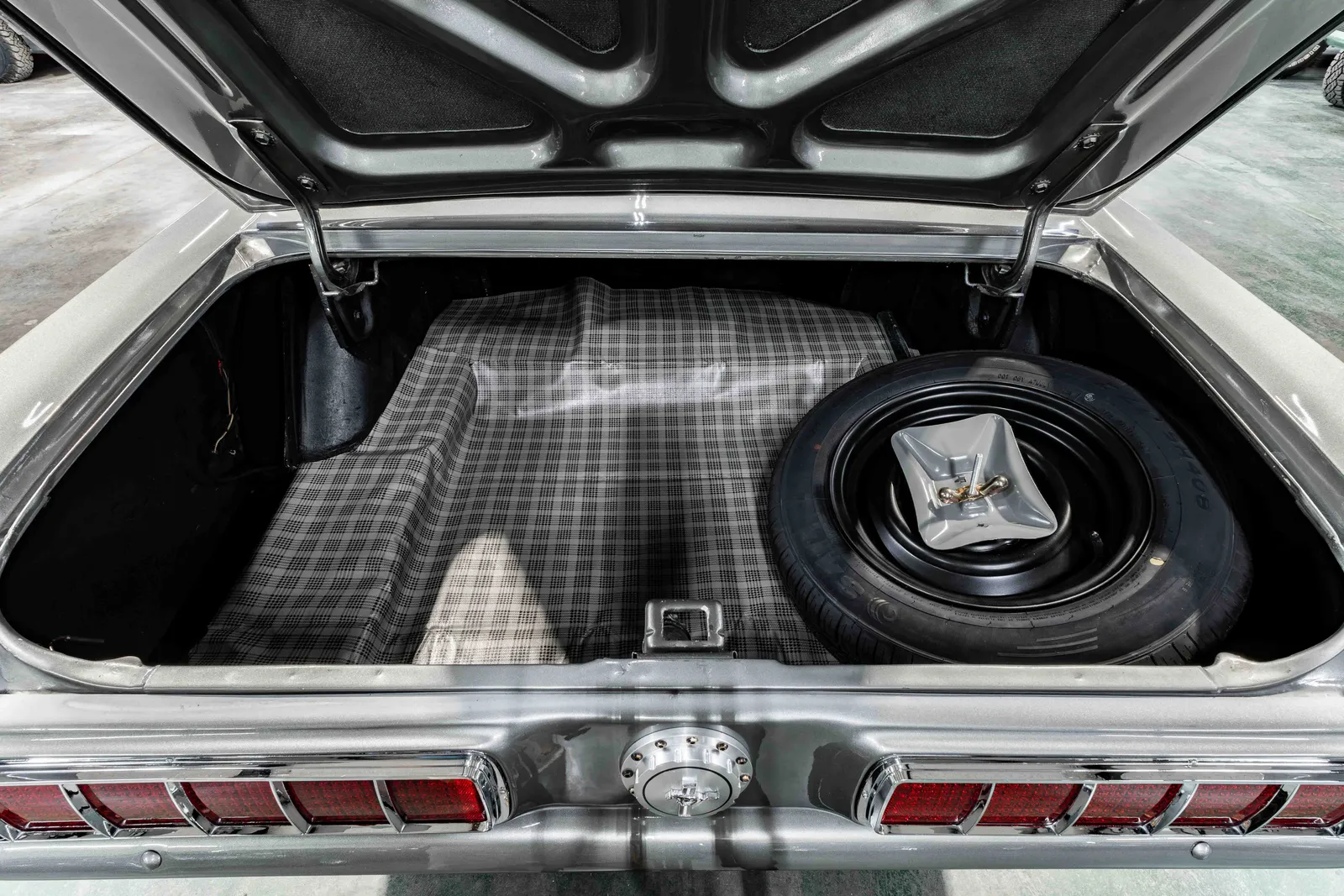 1966-Ford-Mustang-Grey-215928-52.jpg