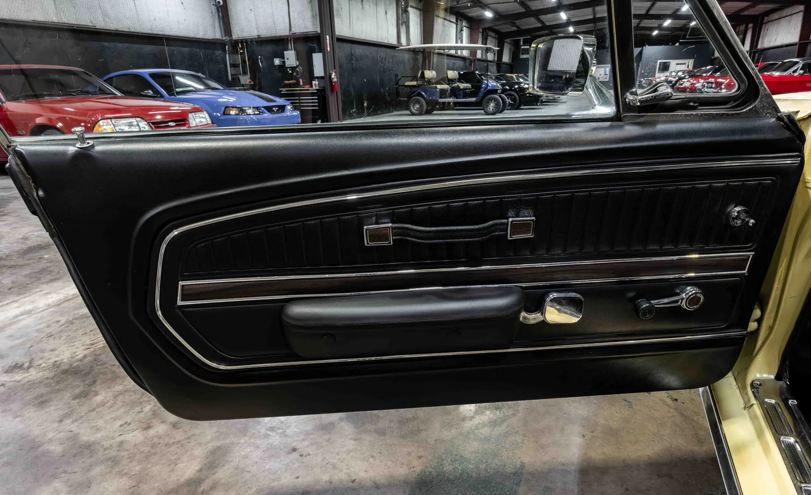 1968-Ford-Mustang-GTCS-Yellow-155795-44.jpg