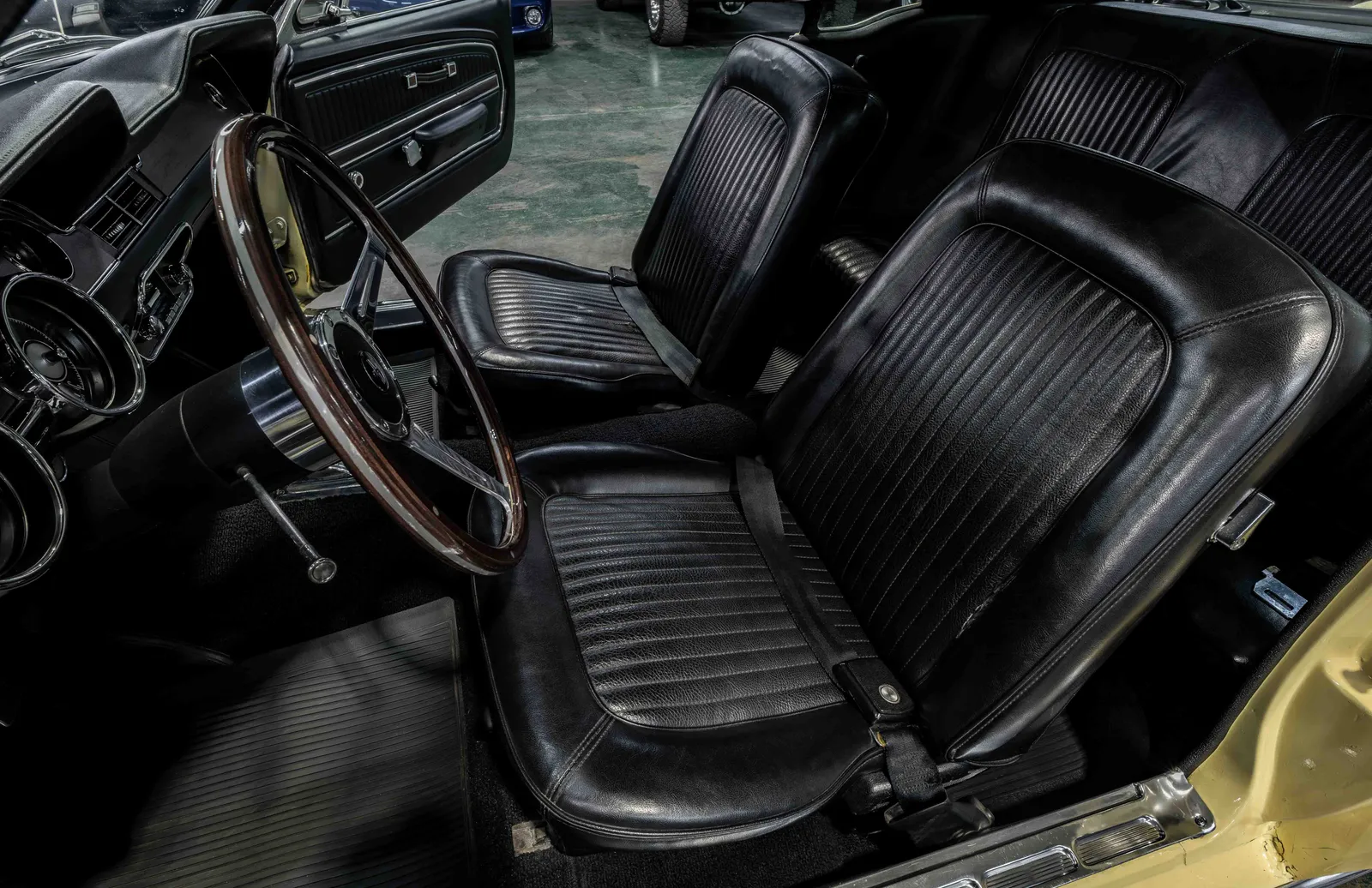 1968-Ford-Mustang-GTCS-Yellow-155795-45.jpg