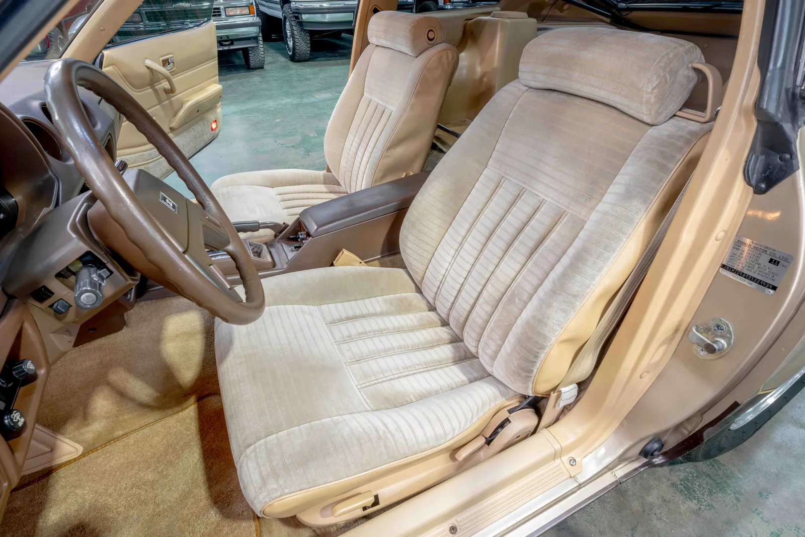1983-Datsun-280ZX-Dark-Brown-Nugget-Gold-JN1HZ04S9DX559454-44.jpg