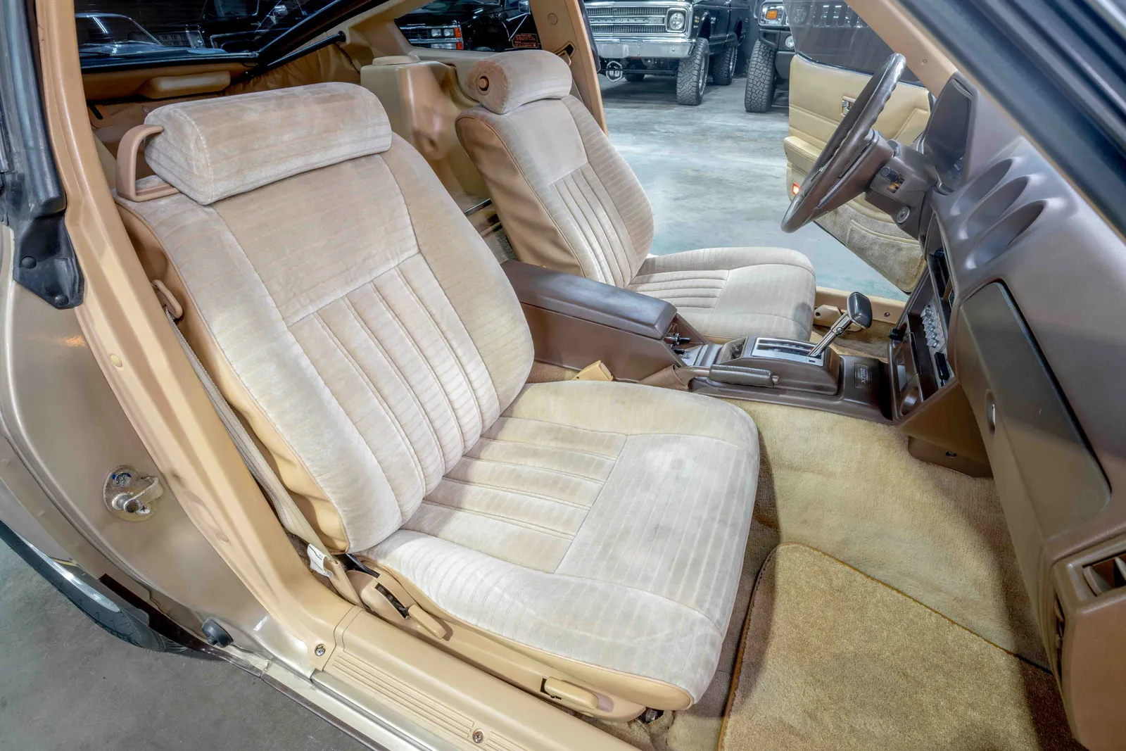 1983-Datsun-280ZX-Dark-Brown-Nugget-Gold-JN1HZ04S9DX559454-47.jpg