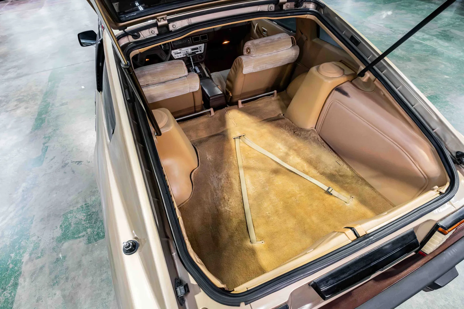 1983-Datsun-280ZX-Dark-Brown-Nugget-Gold-JN1HZ04S9DX559454-49.jpg