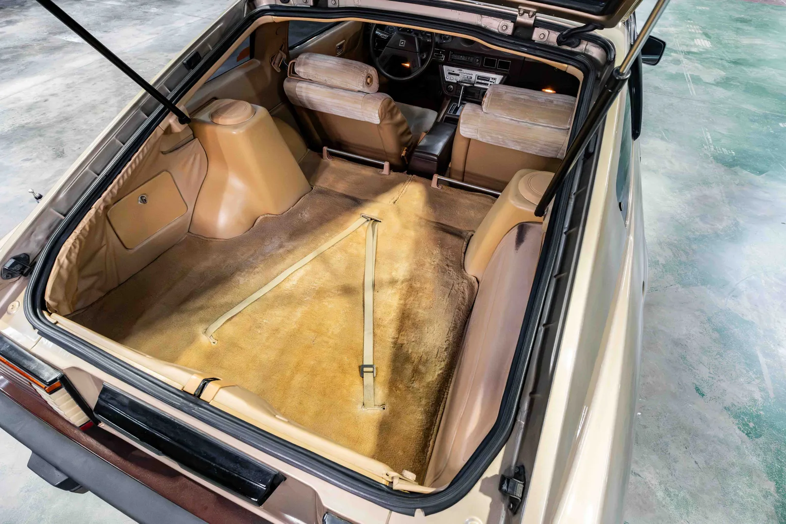 1983-Datsun-280ZX-Dark-Brown-Nugget-Gold-JN1HZ04S9DX559454-51.jpg