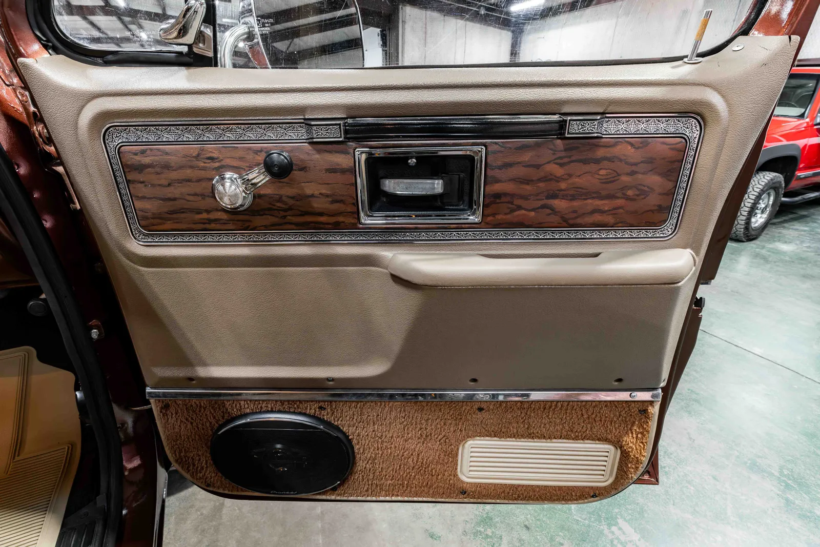 1977-GMC-K10-Brown-TKL147F722257-47.jpg