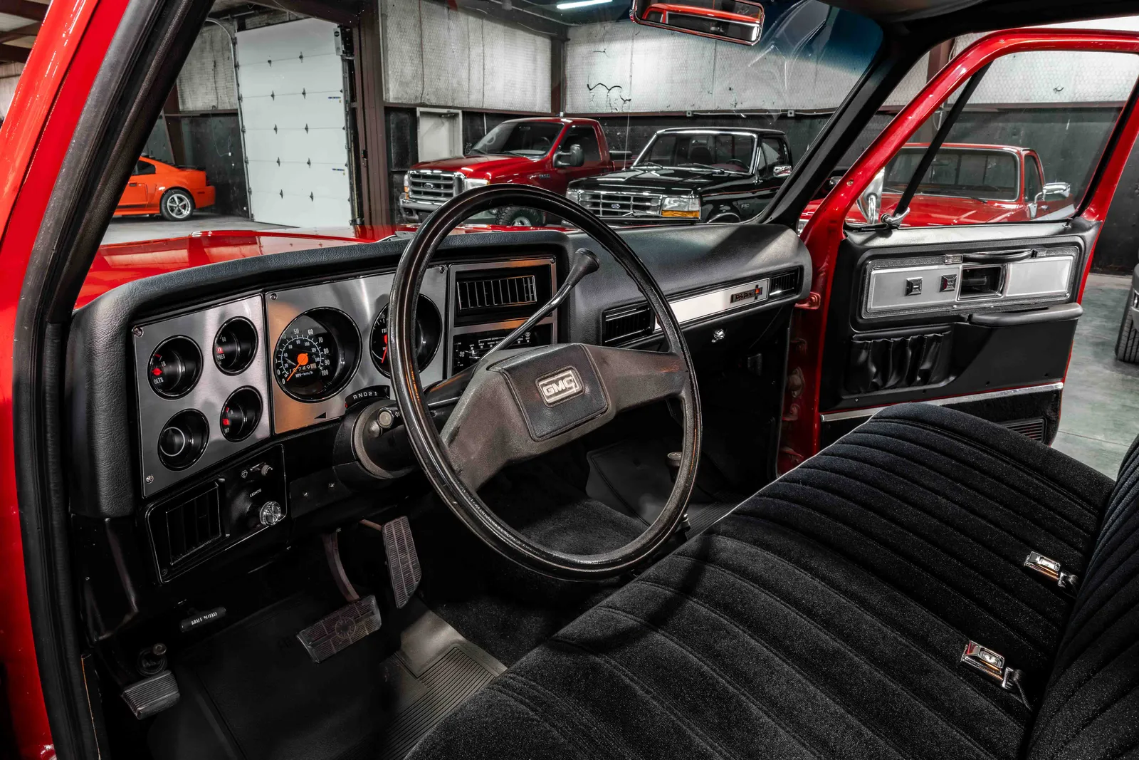 1978-GMC-K10-Red-500966-46.jpg