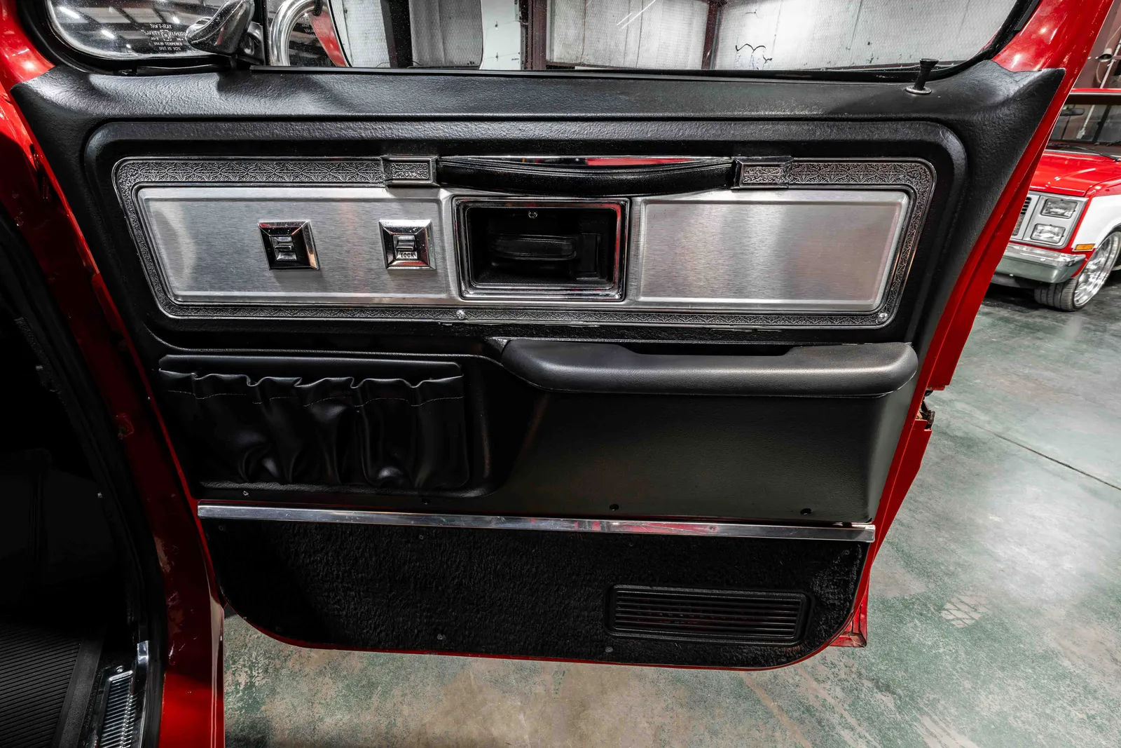 1978-GMC-K10-Red-500966-47.jpg